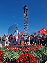 1 мая 2025 г. в деревне Зайцево Гатчинского района Ленинградской области состоялось возложение цветов к мемориалу мирным жителям Советского Союза, погибшим в годы Великой Отечественной войны