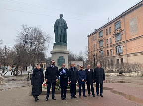 В Санкт-Петербурге в рамках мероприятий по случаю 200-летия с начала Национально-освободительного восстания греческого народ прошло возложение венков и цветов к памятнику Иоанниса Каподистрии