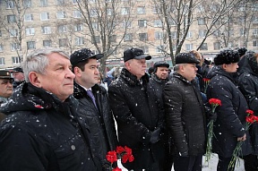 26 января с.г. – накануне очередной годовщины полного освобождения Ленинграда от блокады, в сквере Блокадников возле памятника «Мужеству ленинградцев, отстоявших город» состоялась торжественная акция памяти
