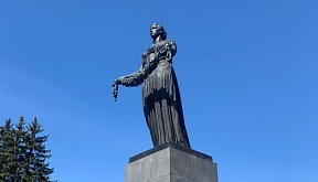 08 мая  2023 года в Санкт-Петербурге состоялась торжественно-траурная церемония возложения венков и цветов к монументу «Мать-Родина» на Пискаревском мемориальном кладбище